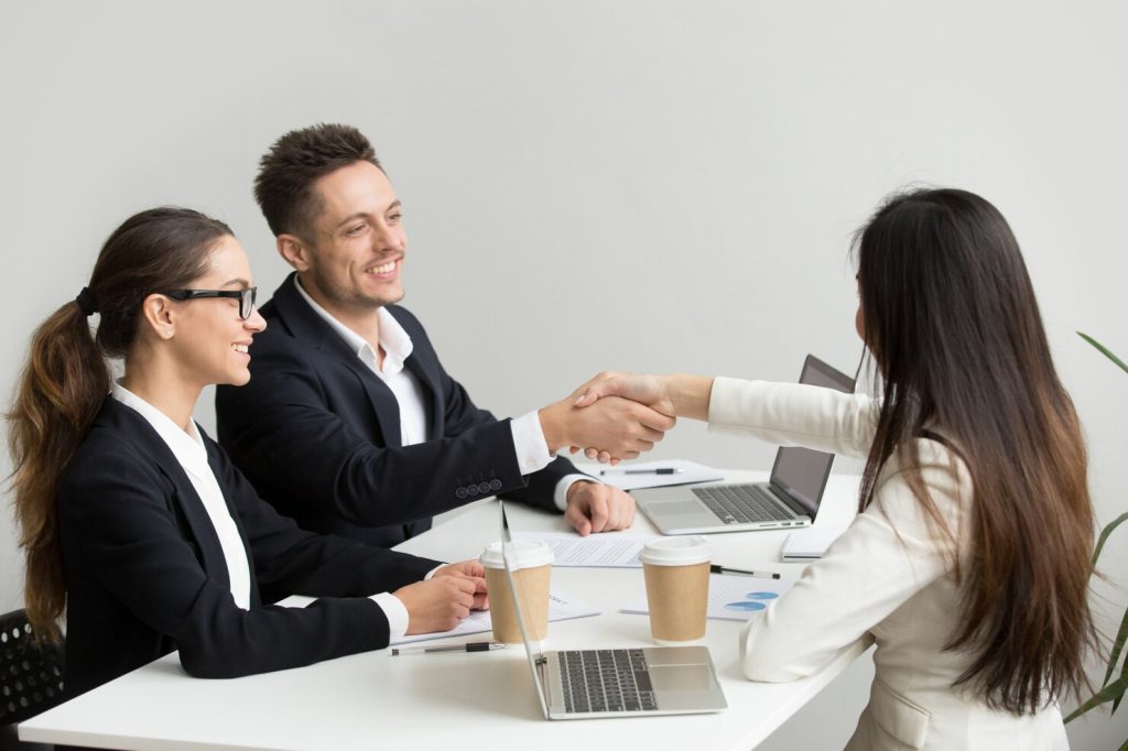 How to Overcome Common Employee Onboarding Challenges?
